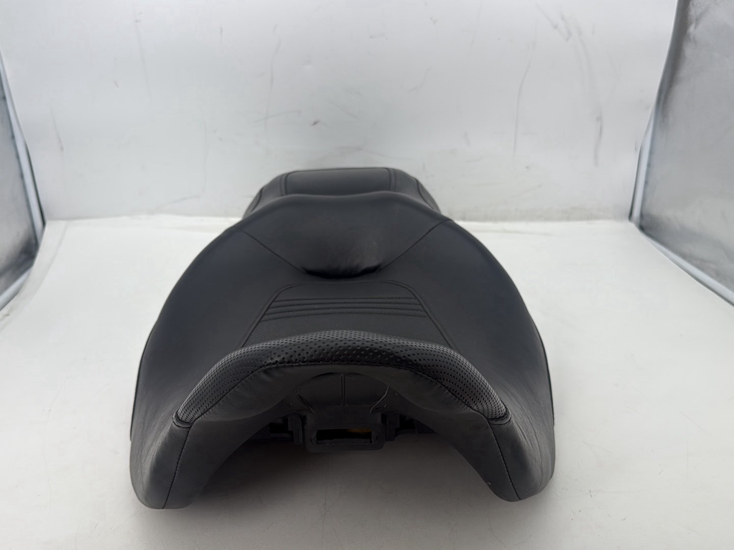 2011 Harley Electra Glide Ultra FLHTK OEM Passenger Rider Driver Seat Saddle