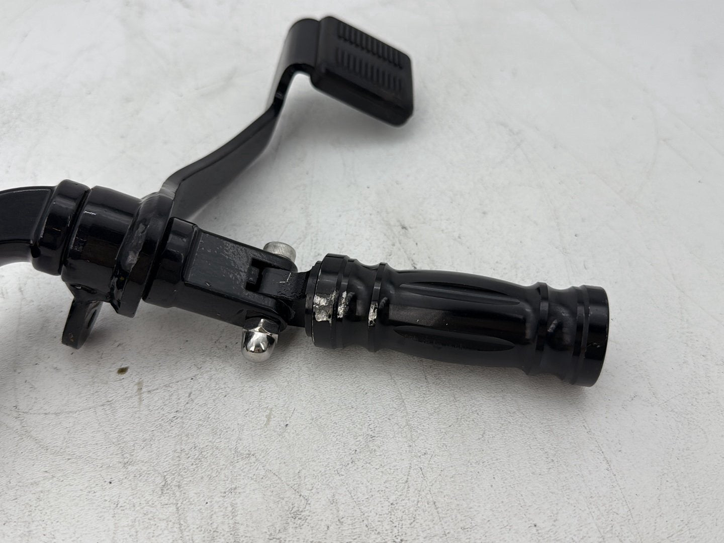 2006 Harley Dyna FXDWGI Wide Glide OEM Right Driver Foot Controls Peg Rest