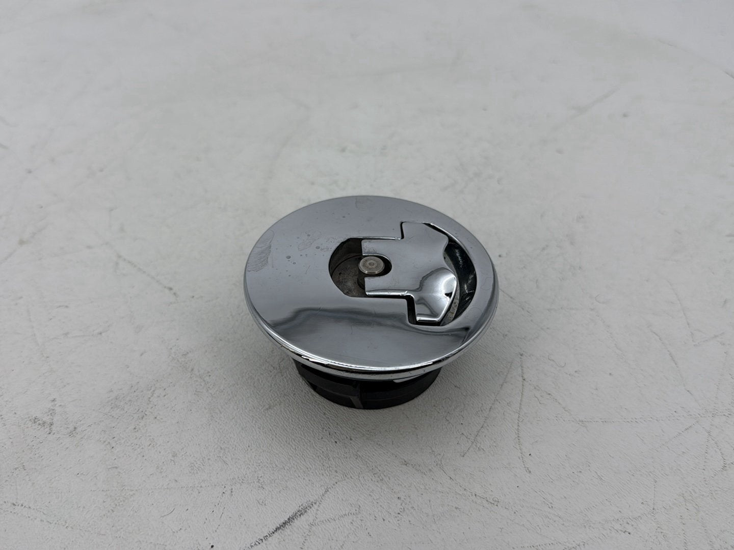 2007 - 2012 Harley-Davidson Dyna Super Glide Fuel Gas Tank Cap Bushing Hub 61553-04B