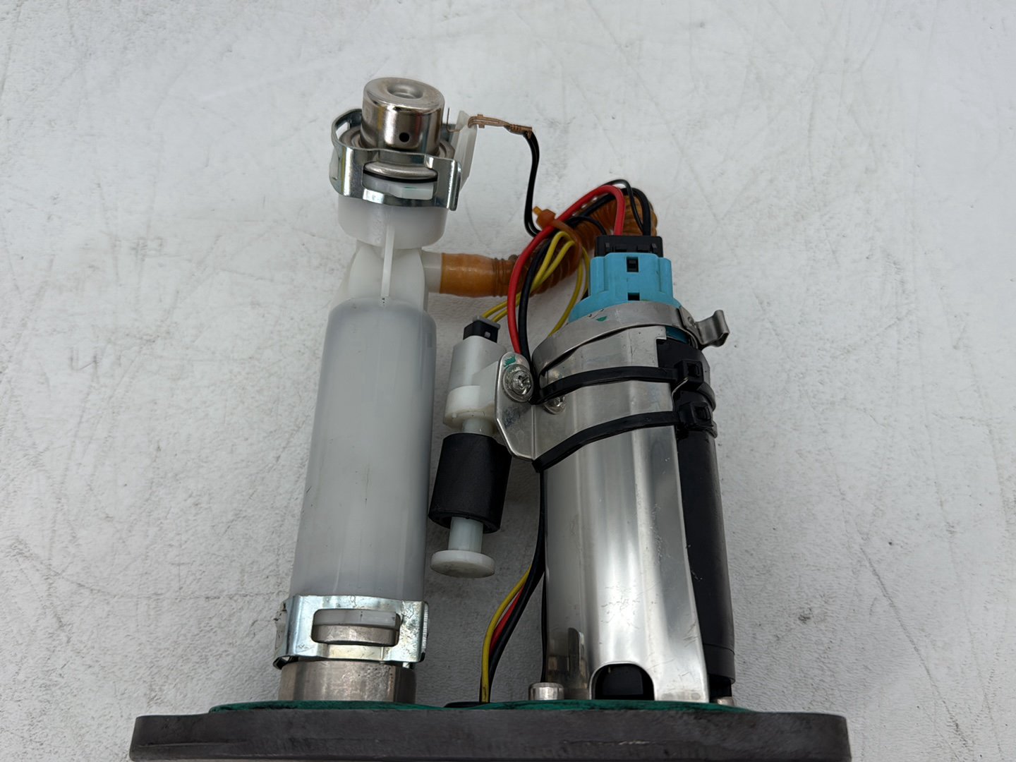 2009 Harley Sportster 883 Low XL883L OEM Fuel Pump Gas Gasoline Petrol Sending