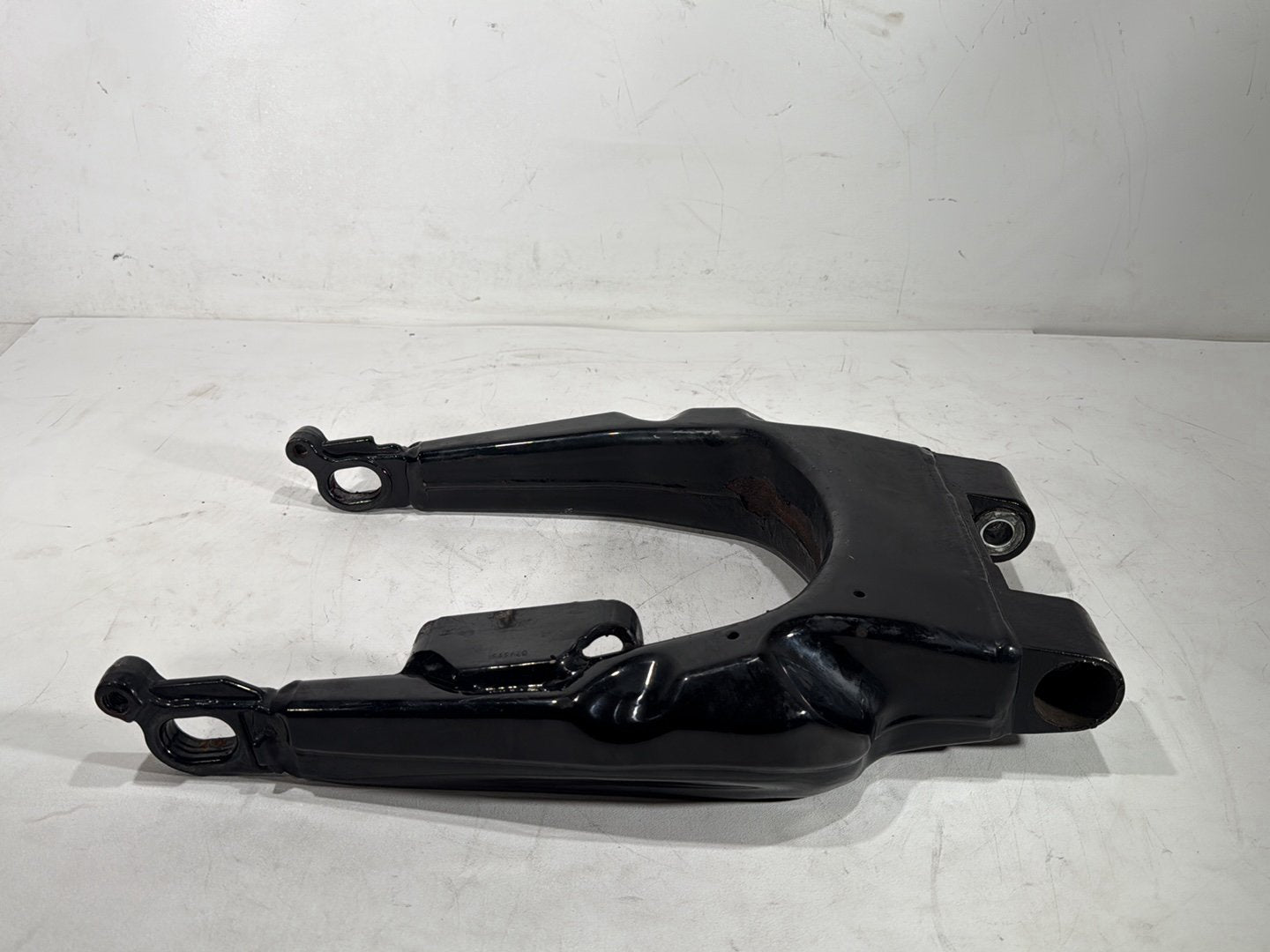 2013 Harley Electra Glide Touring Ultra FLHTCUI OEM Rear Fork Swingarm Swing Arm