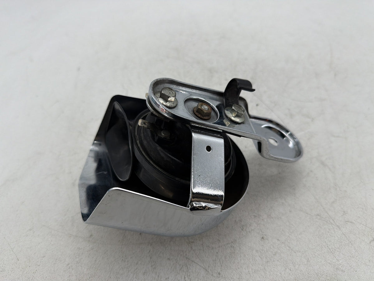 2003 Harley Softail Deuce FXSTDI OEM Horn Signal Klaxon Chrome Cover