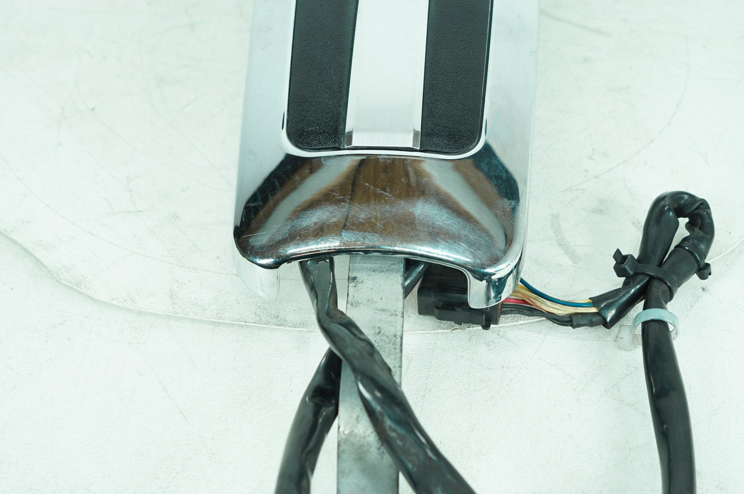 2007 - 2011 Harley-Davidson Touring Electra Glide Ultra Fuel Gas Tank Dash Console NOKey 61270-08
