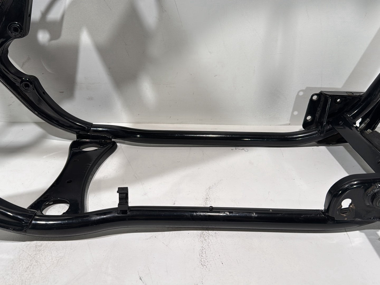 1999 - 2006 Harley-Davidson Touring Road King Body Main Frame Chassis CLN CLR  	47900-01