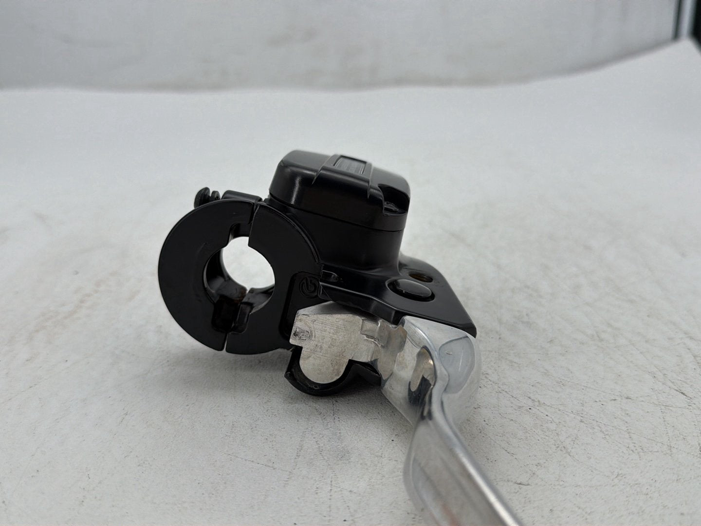 13 Harley Street Glide Touring FLHX OEM Front Right Brake Lever Master Cylinder