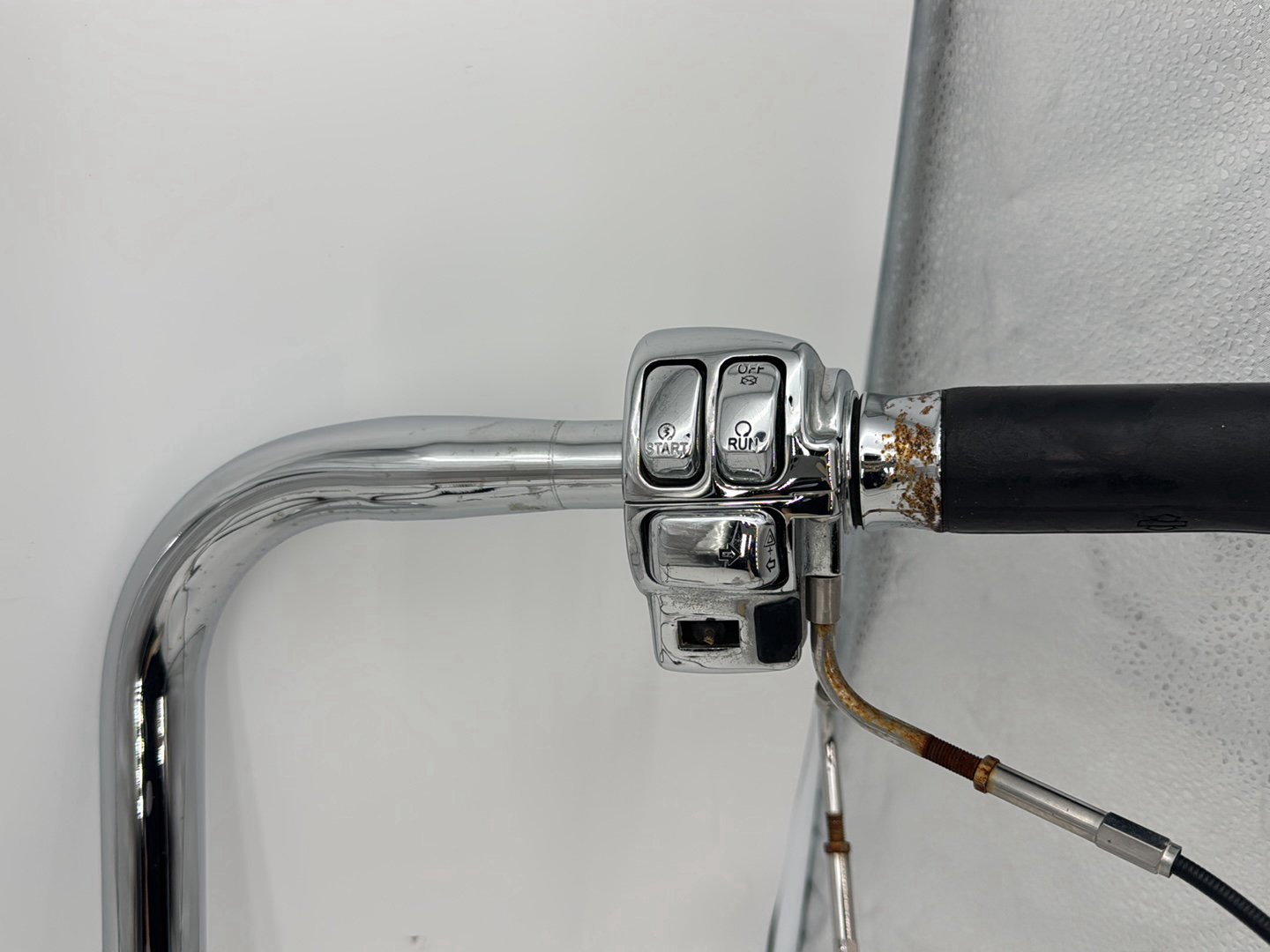 1999 - 2006 Harley-Davidson Touring Road King Custom Handlebars Left Right Switches Controls 71685-06A