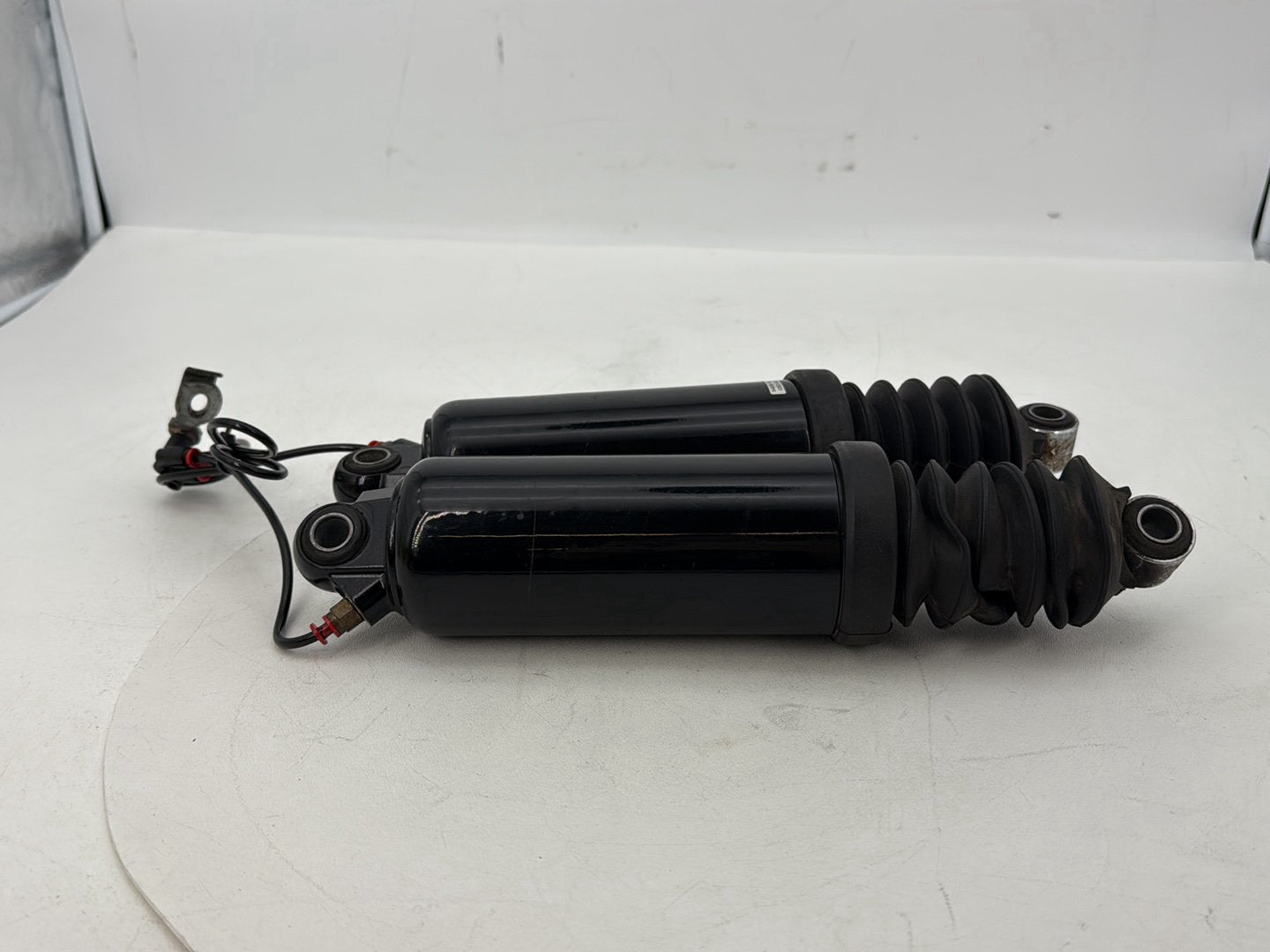 2007 - 2011 Harley-Davidson Touring Electra Glide Ultra Rear Left Right Shock Absorbers 54636-09
