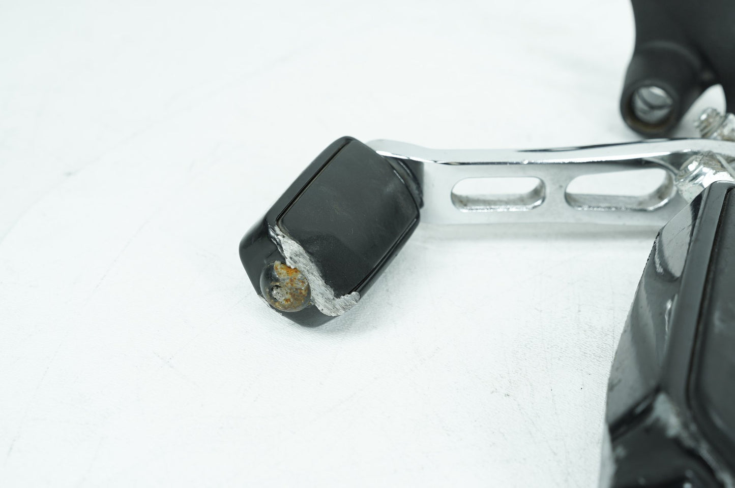 2007 - 2011 Harley-Davidson Dyna Fat Bob Left & Right Foot Pegs 33693-03