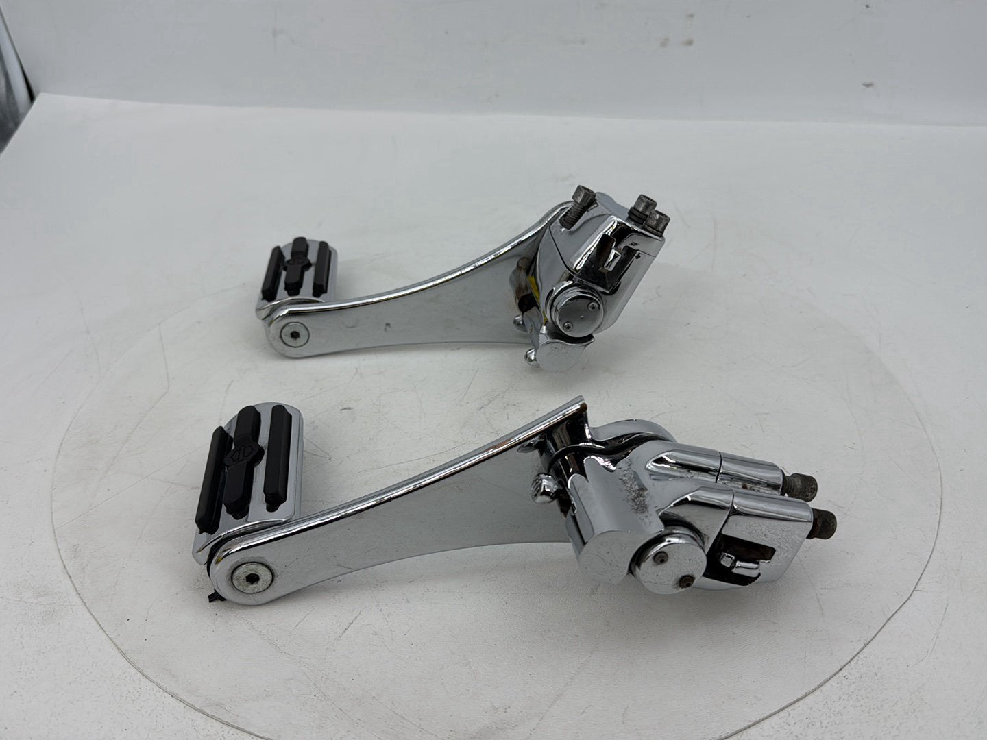 2007 - 2011 Harley-Davidson Touring Electra Glide Ultra Passenger Left & Right Foot Pegs Kuryakyn