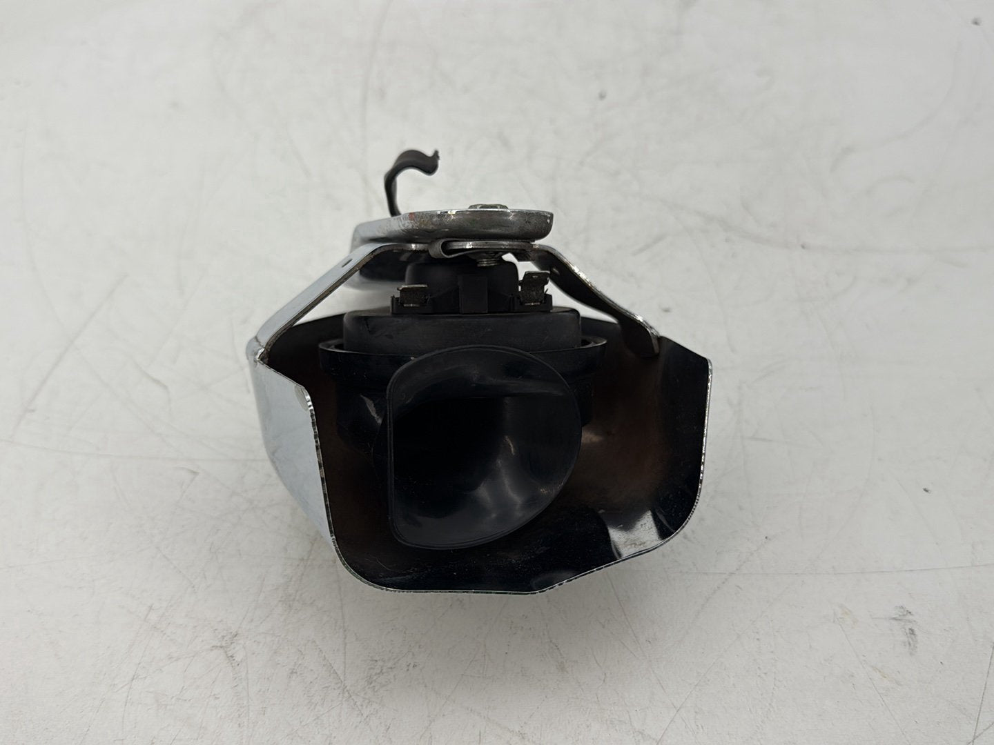 2005 Harley Touring FLHRCI Road King Classic OEM Horn Signal Klaxon Chrome Cover