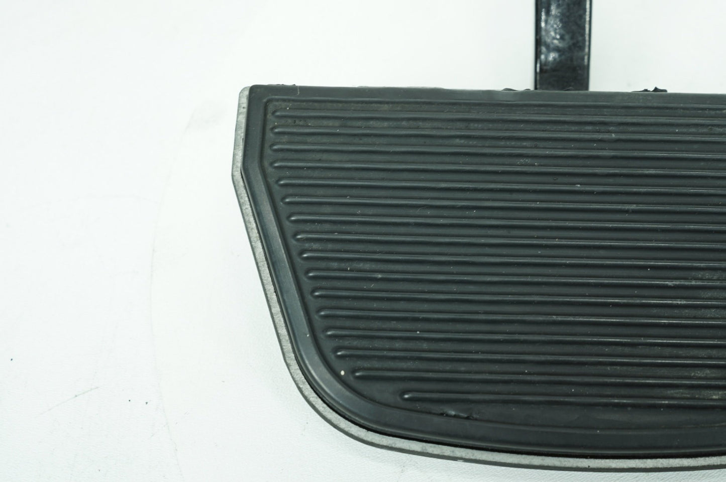 2007 - 2013 Harley-Davidson Touring Electra Glide Classic Left & Right Passenger Floorboard Foot Rest 50613-91A