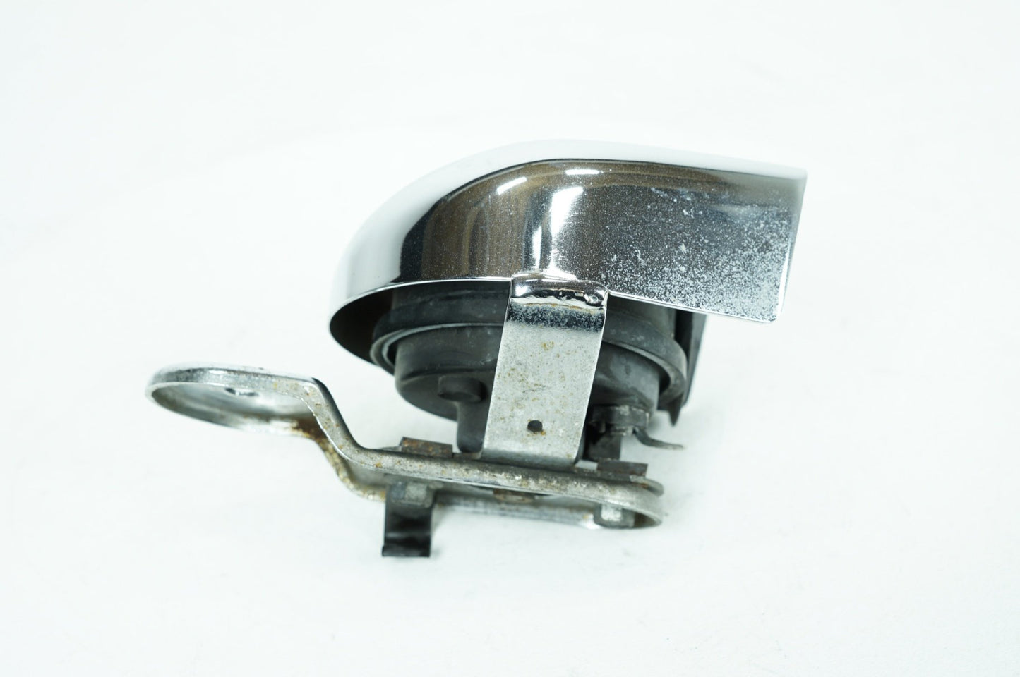 1999 - 2006 Harley-Davidson Softail Fat Boy Horn Signal Klaxon Chrome Cover 69012-93A