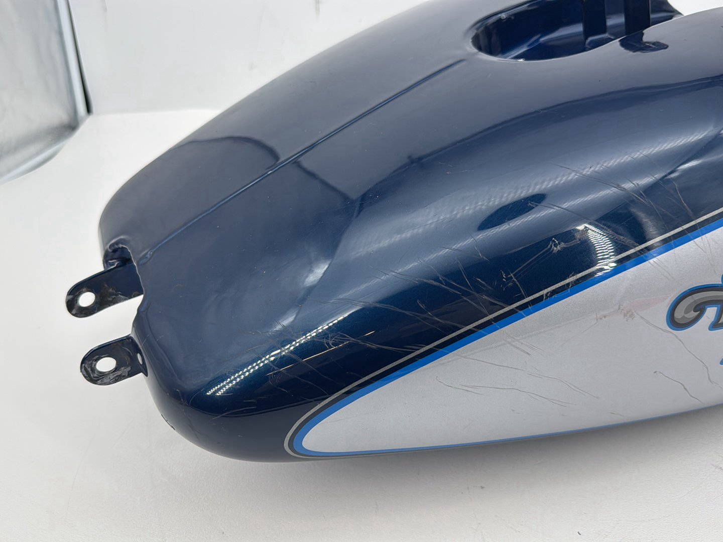 1999 - 2006 Harley-Davidson Dyna Low Rider Fuel Gas Tank Gasoline Reservoir w/ Fuel Tank Gauge Level