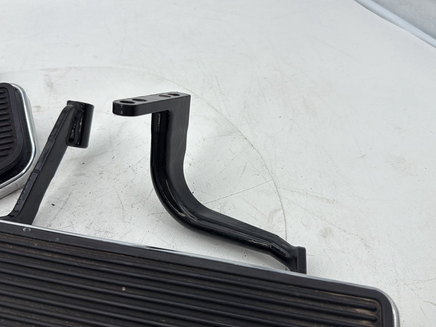 2007 - 2012 Harley-Davidson Touring Electra Glide Ultra Left Right Driver Floorboard Foot Rest 	47365-83C