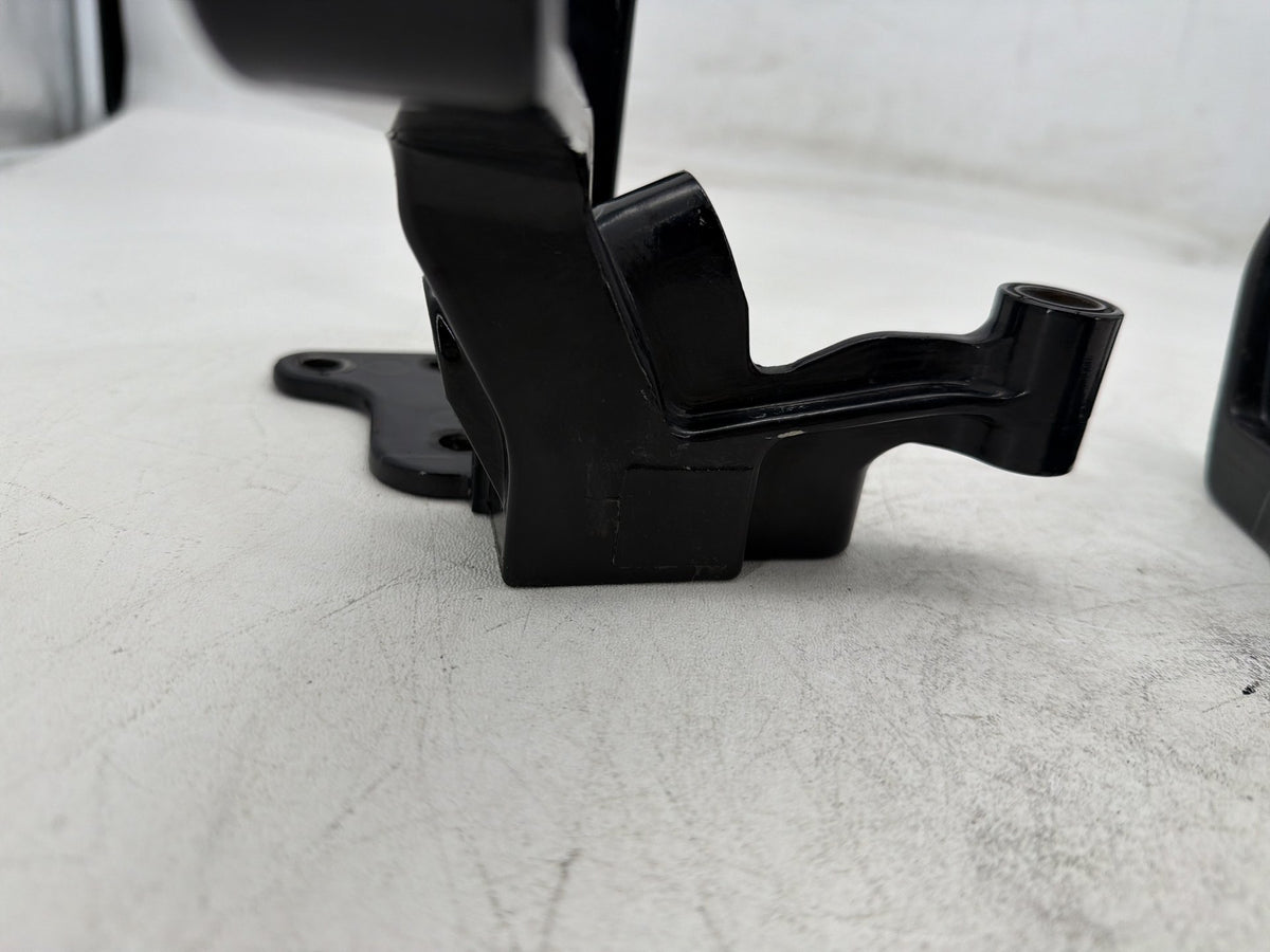 2001 Harley Heritage Softail Classic Left Right Foot Rest Peg Support Bracket