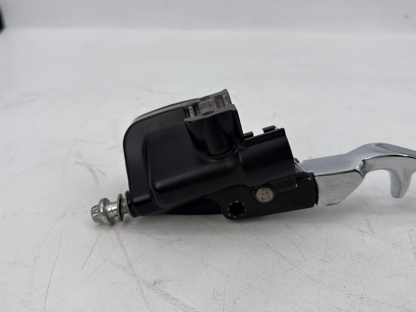 2000 Harley Touring FLHTCI Electra Glide Classic OEM Front Right Brake Lever Master Cylinder