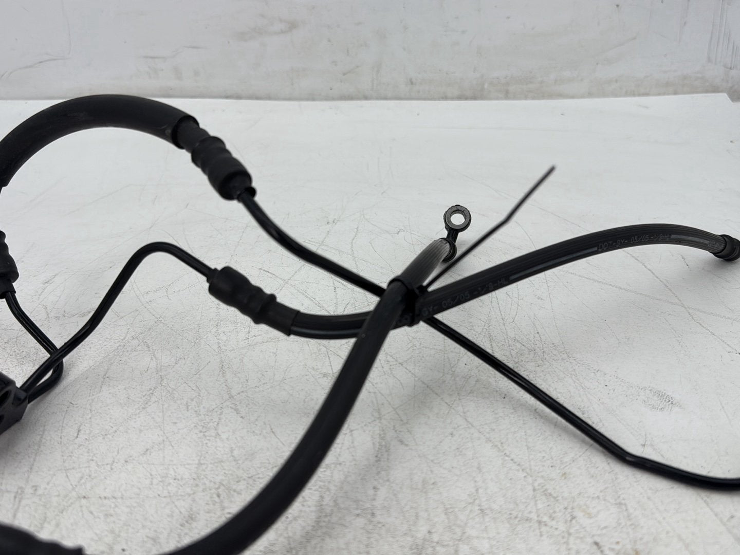 2005 Harley Electra Glide Touring Ultra FLHTCUI OEM Front Brake Hose Line Pipe