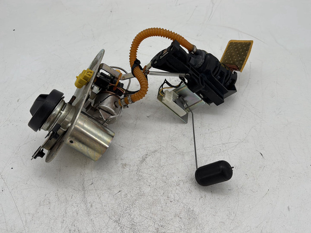 2006 Harley Street Glide Touring FLHXI OEM Fuel Pump Gas Gasoline Petrol Sending