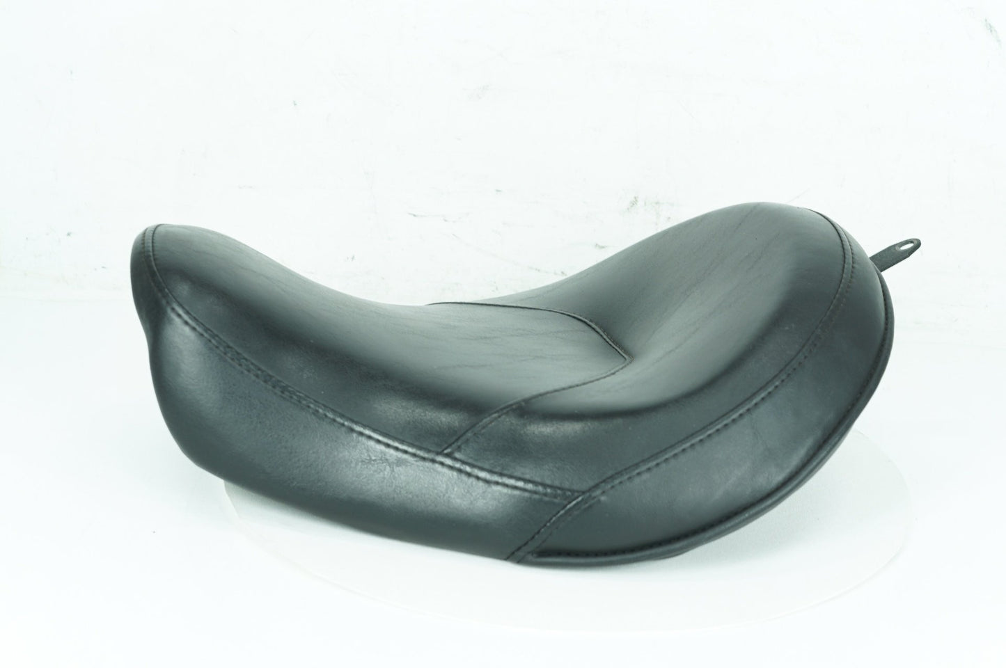 2007 - 2017 Harley-Davidson Dyna Street Bob Rider Driver Solo Seat Pillion 51475-09A