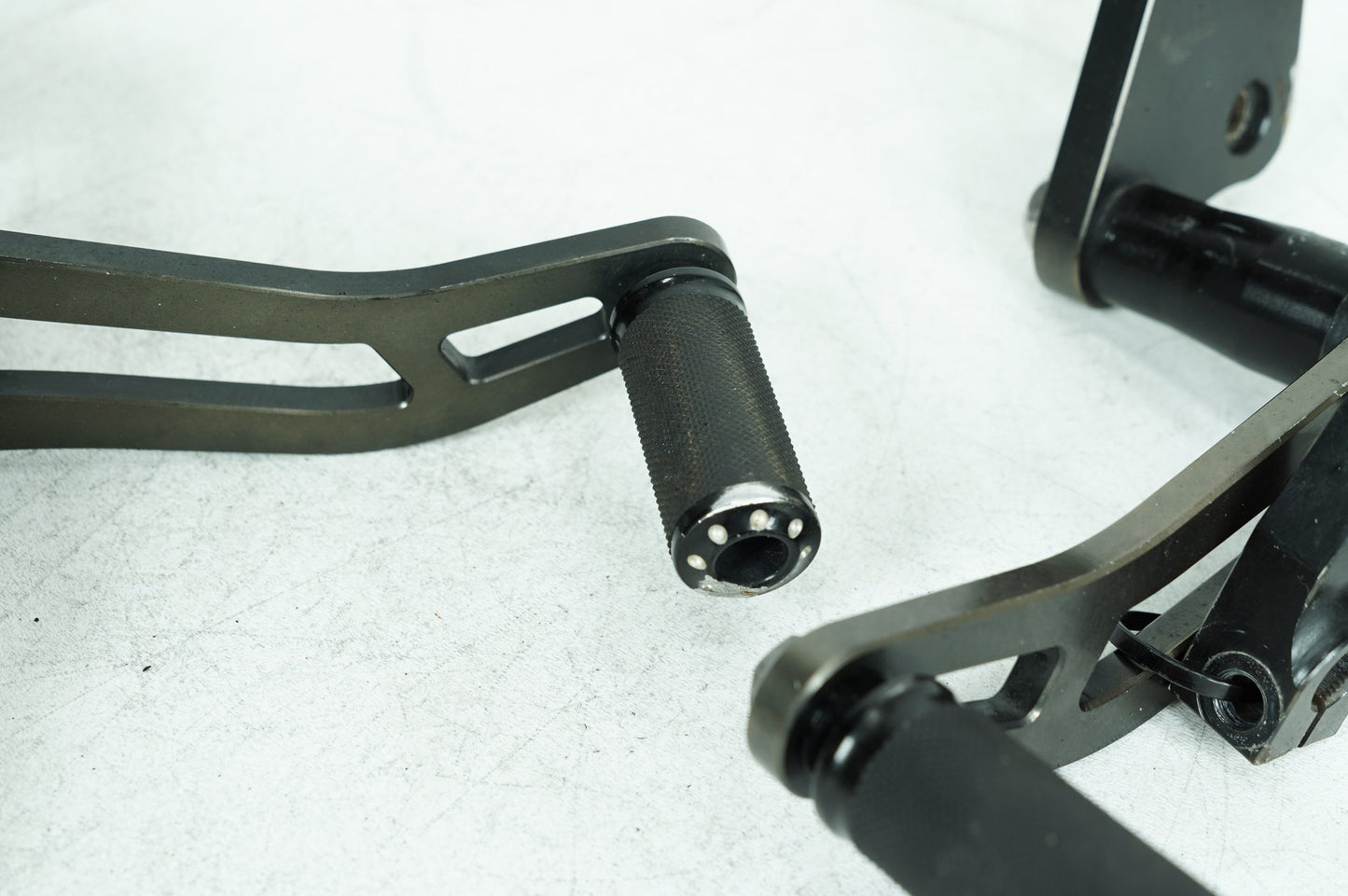 2007 - 2017 Harley-Davidson Dyna Street Bob Left & Right Driver Step Foot Rest Pegs TARAZON