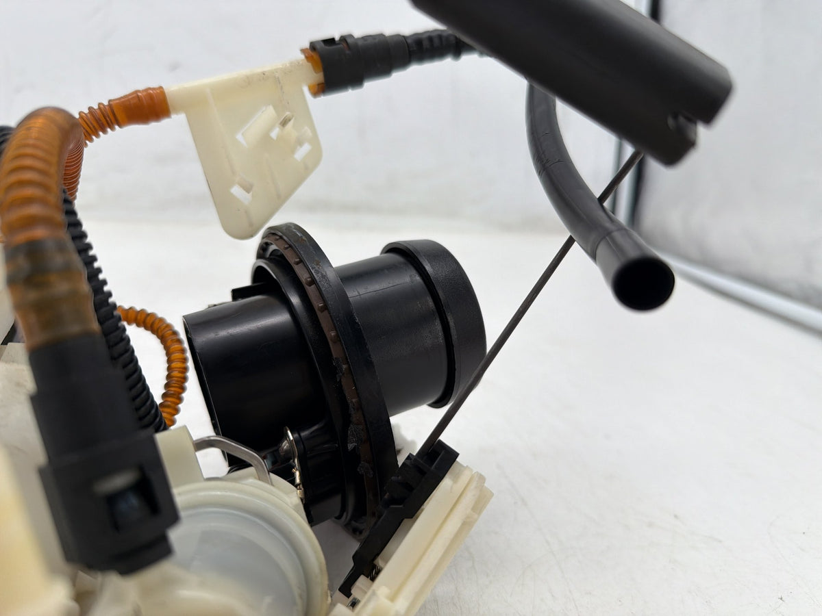 2010 Harley Street Glide Touring FLHX OEM Fuel Pump Gas Gasoline Petrol Sending