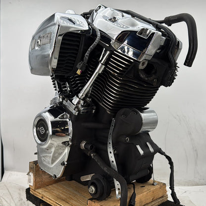 17 Harley Road Glide Touring OEM Milwaukee M8 107 Engine Motor Air Cooled 7 mi.