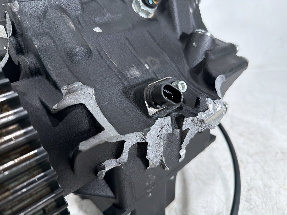 2017 Harley Dyna Street Bob FXDB OEM 6 Speed Transmission Gearbox 2K * CRACKED *