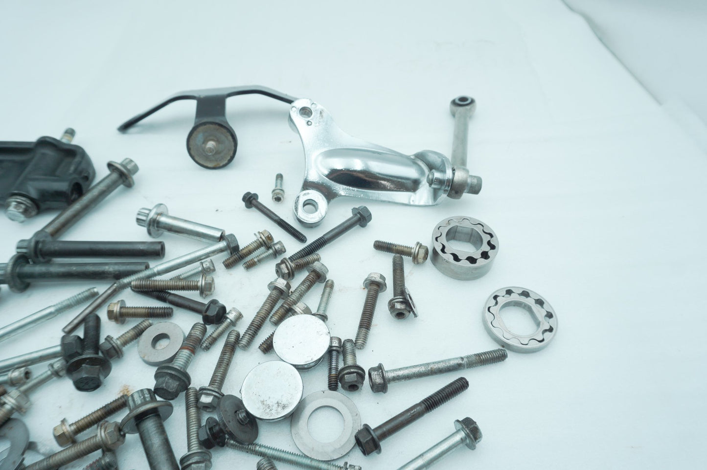 2007 - 2011 Harley-Davidson Touring Electra Glide Engine Motor Hardware Bolts Brackets Bushing 16321-08
