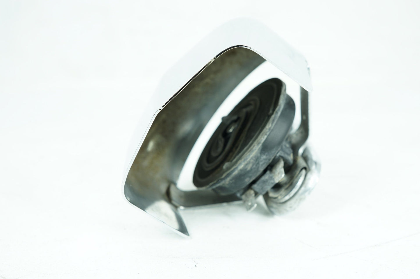2008 Harley Dyna FXDF Fat Bob OEM Horn Signal Klaxon Chrome Cover