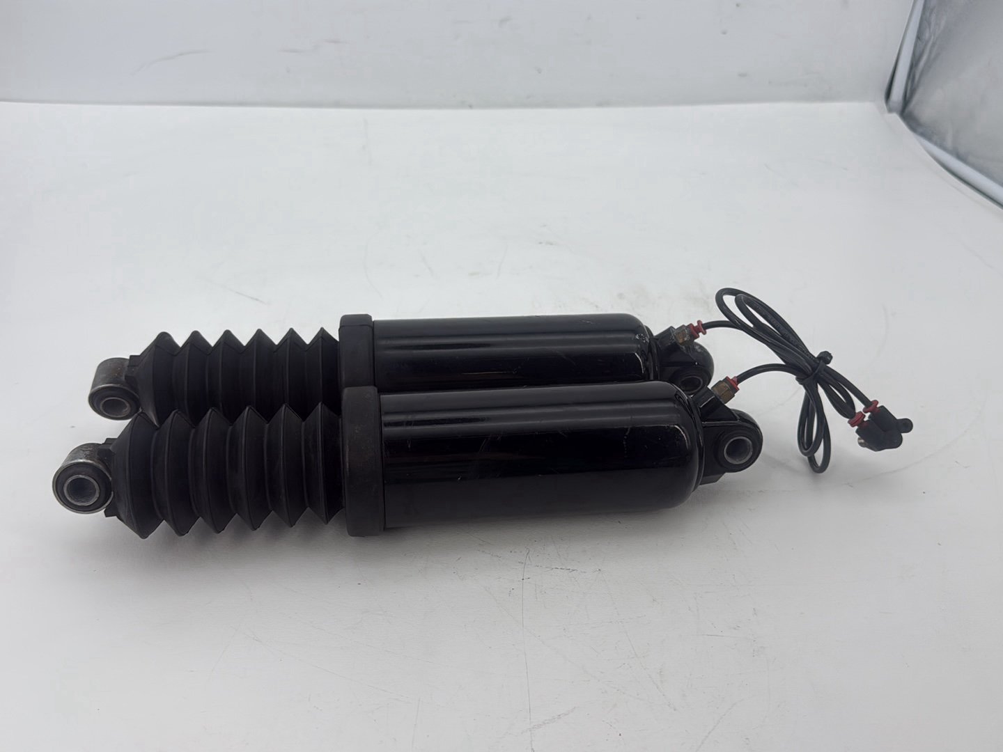 2005 Harley Touring FLHRCI Road King Classic OEM Rear Left Right Shock Absorbers