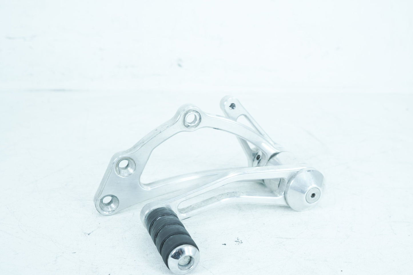 1999 - 2006 Harley-Davidson Dyna Super Glide T-Sport Left Driver Foot Controls Peg Rest 50643-82