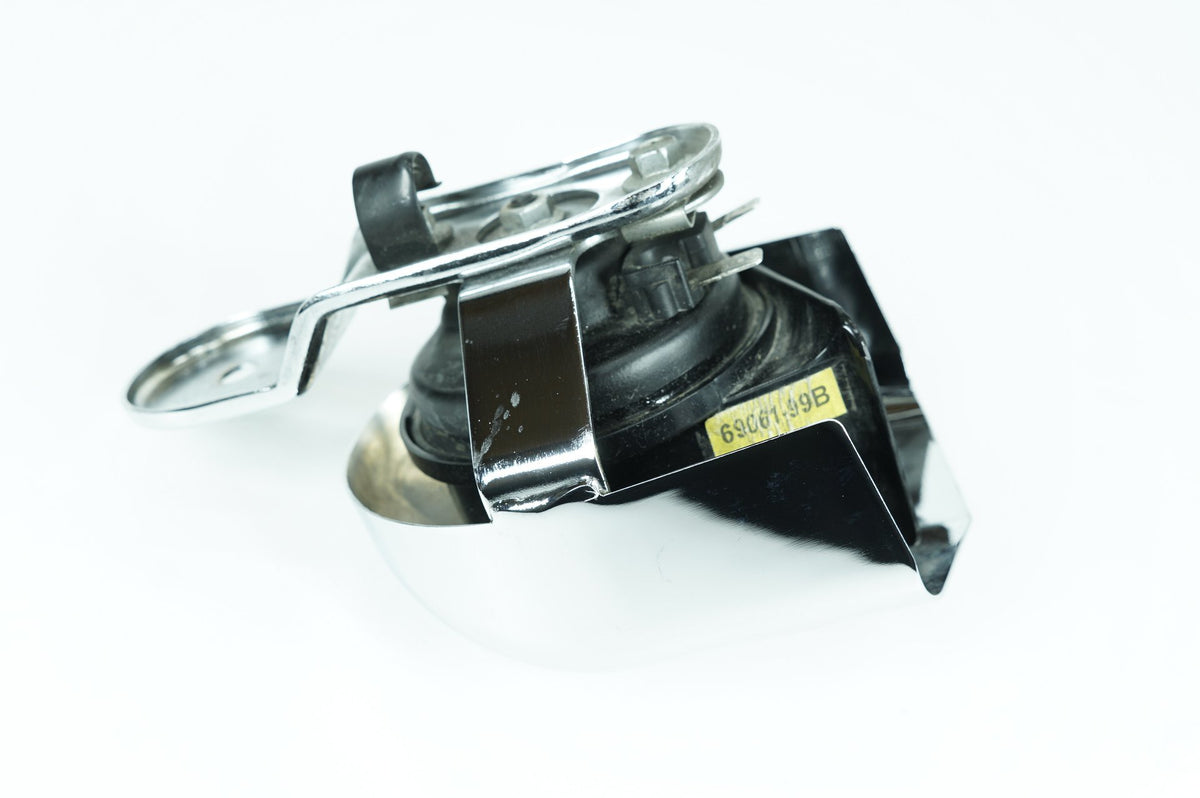 2016 Harley Dyna FXDB Street Bob OEM Horn Signal Klaxon Chrome Cover