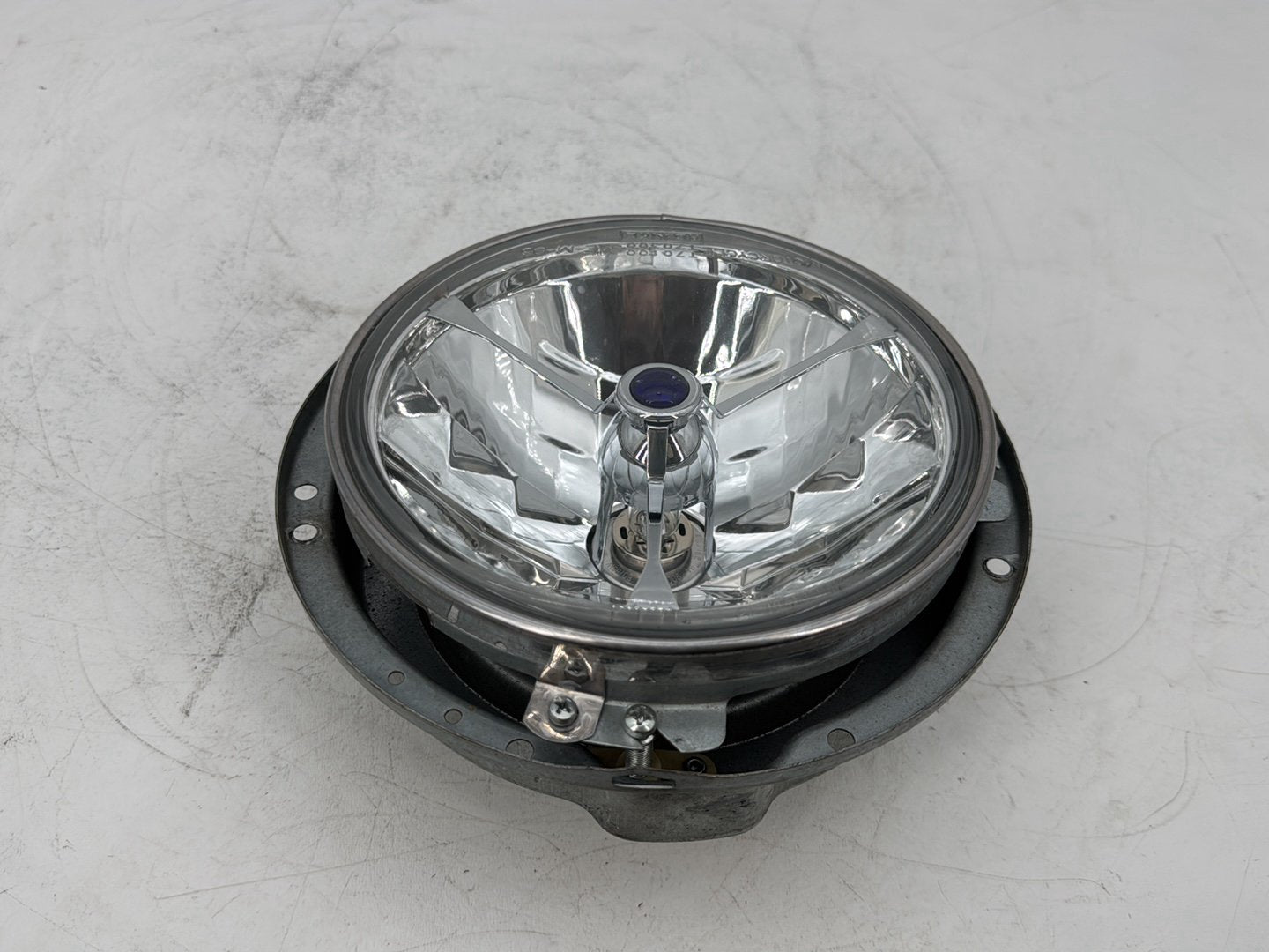 1999 - 2006 Harley-Davidson Touring Electra Glide Classic Headlight Headlamp Head Light Halogen  	67702-81A