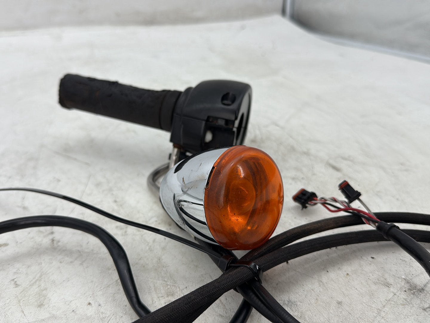 2012 Harley Dyna FXDF Fat Bob OEM Right Engine Start Kill Switches Controls