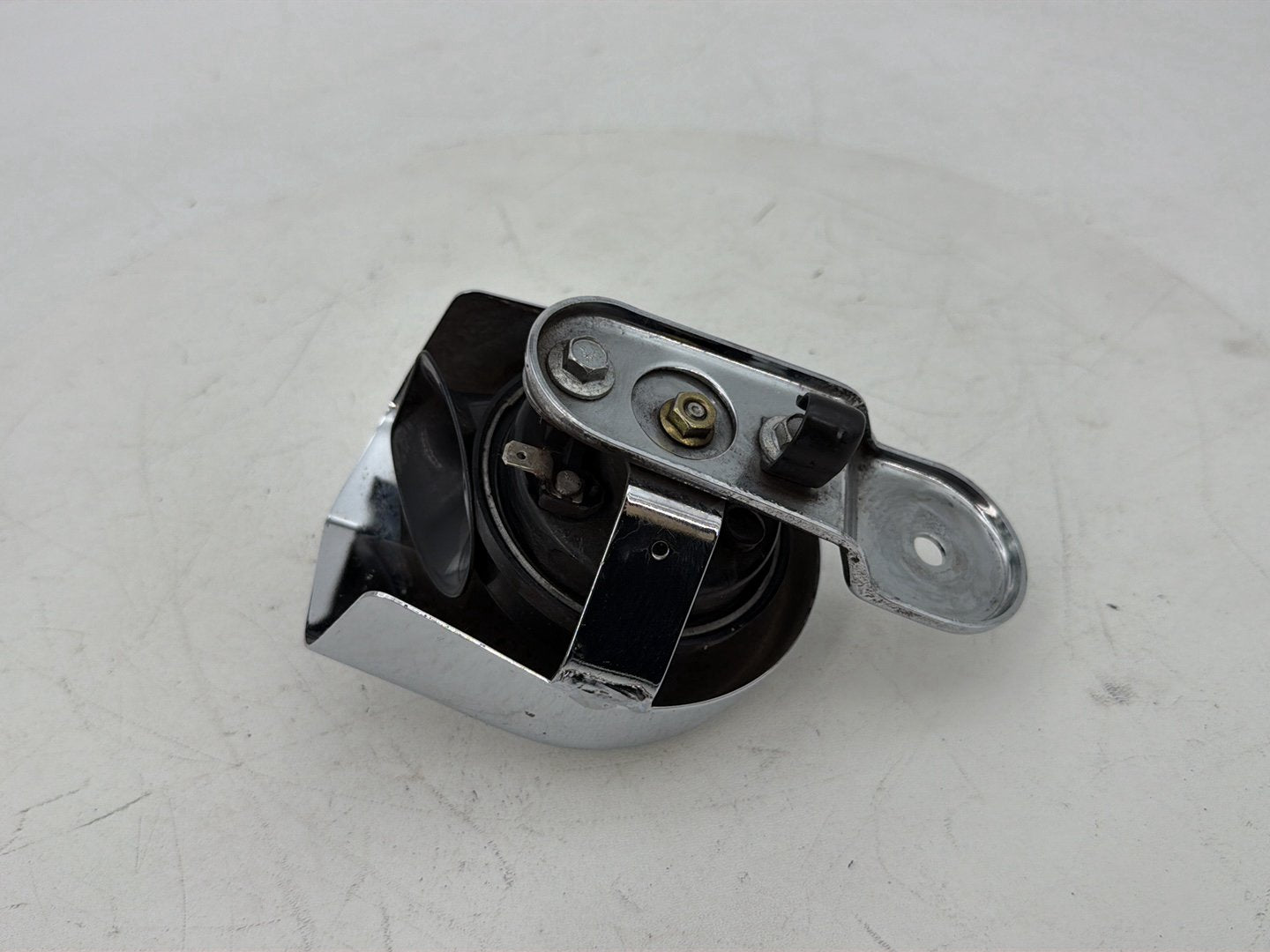2007 - 2017 Harley-Davidson Dyna Super Glide Custom Horn Signal Klaxon Chrome Cover 69012-93B