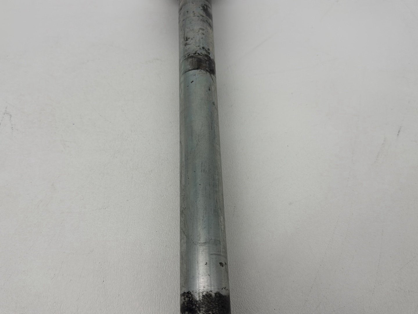 2007 - 2011 Harley-Davidson Touring Street Glide Rear Wheel Axle Bolt Shaft 41056-09