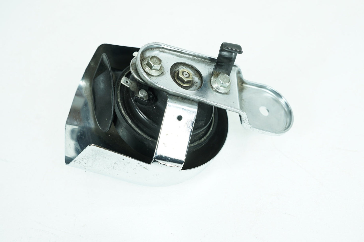 2000 - 2006 Harley-Davidson Softail Fat Boy Horn Signal Klaxon Chrome Cover 69012-93A