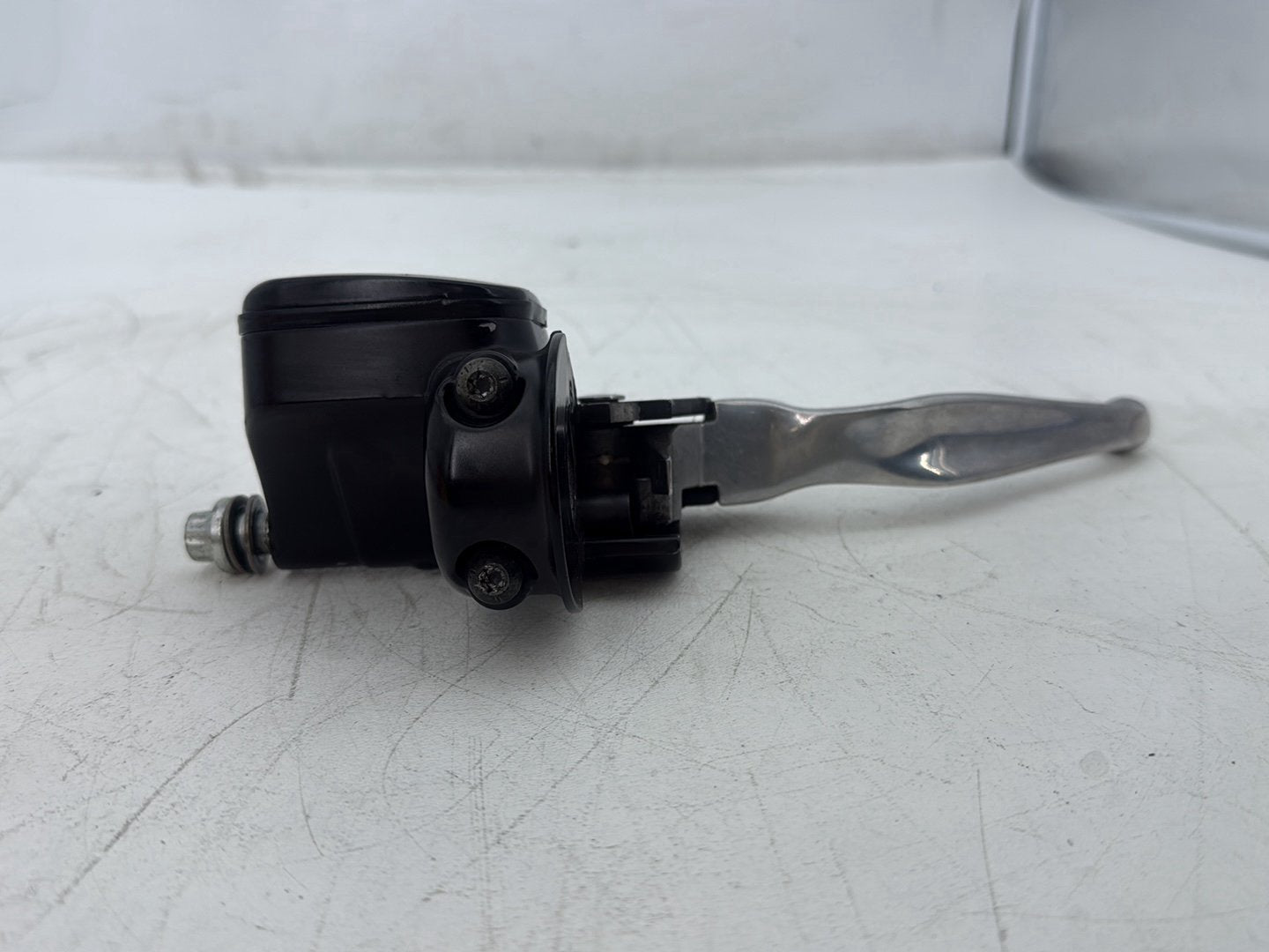 2005 Harley Heritage Softail Classic OEM Front Right Brake Lever Master Cylinder