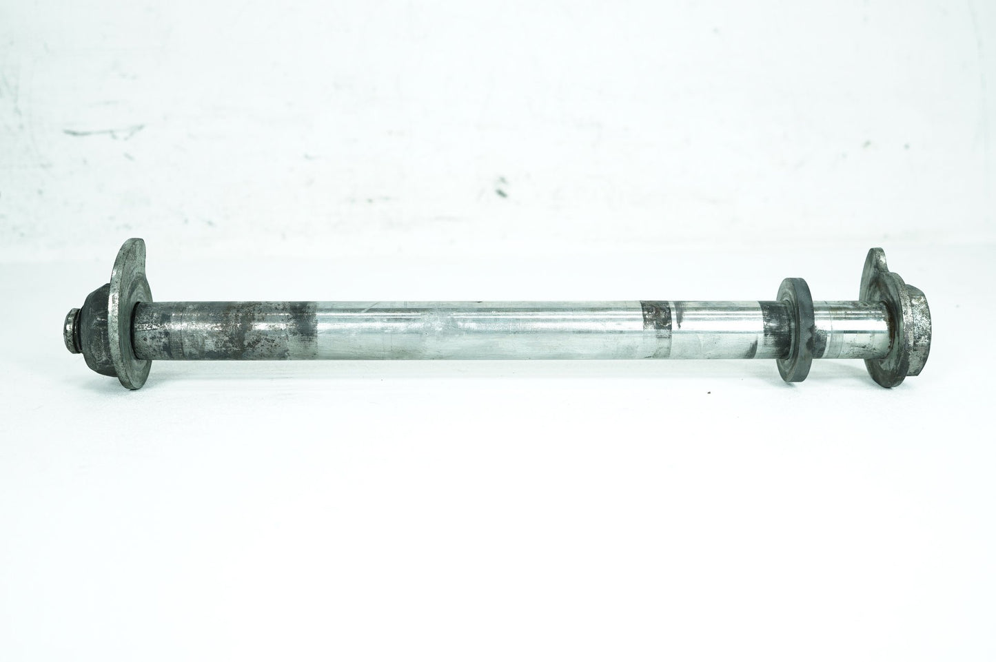 2008 - 2016 Harley-Davidson Touring Street Glide Rear Wheel Axle Bolt Shaft 41056-09