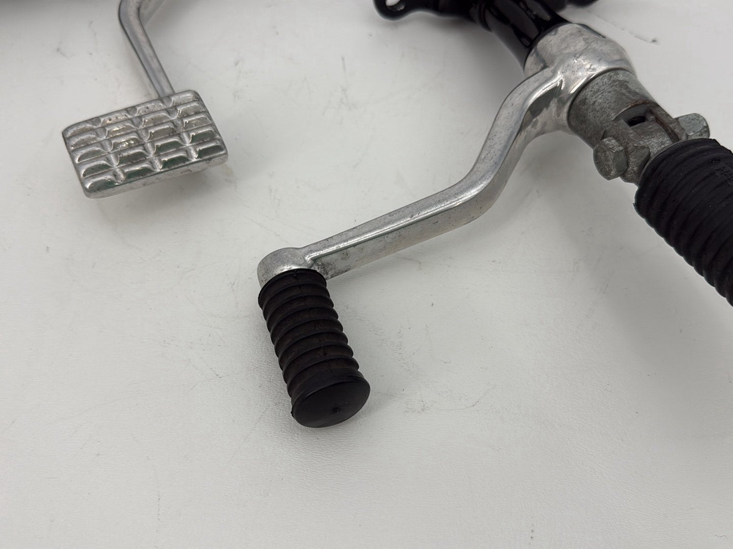 2003 Harley Sportster XL1200C 1200 Custom Anniversary OEM Left Right Foot Brake Control Pegs