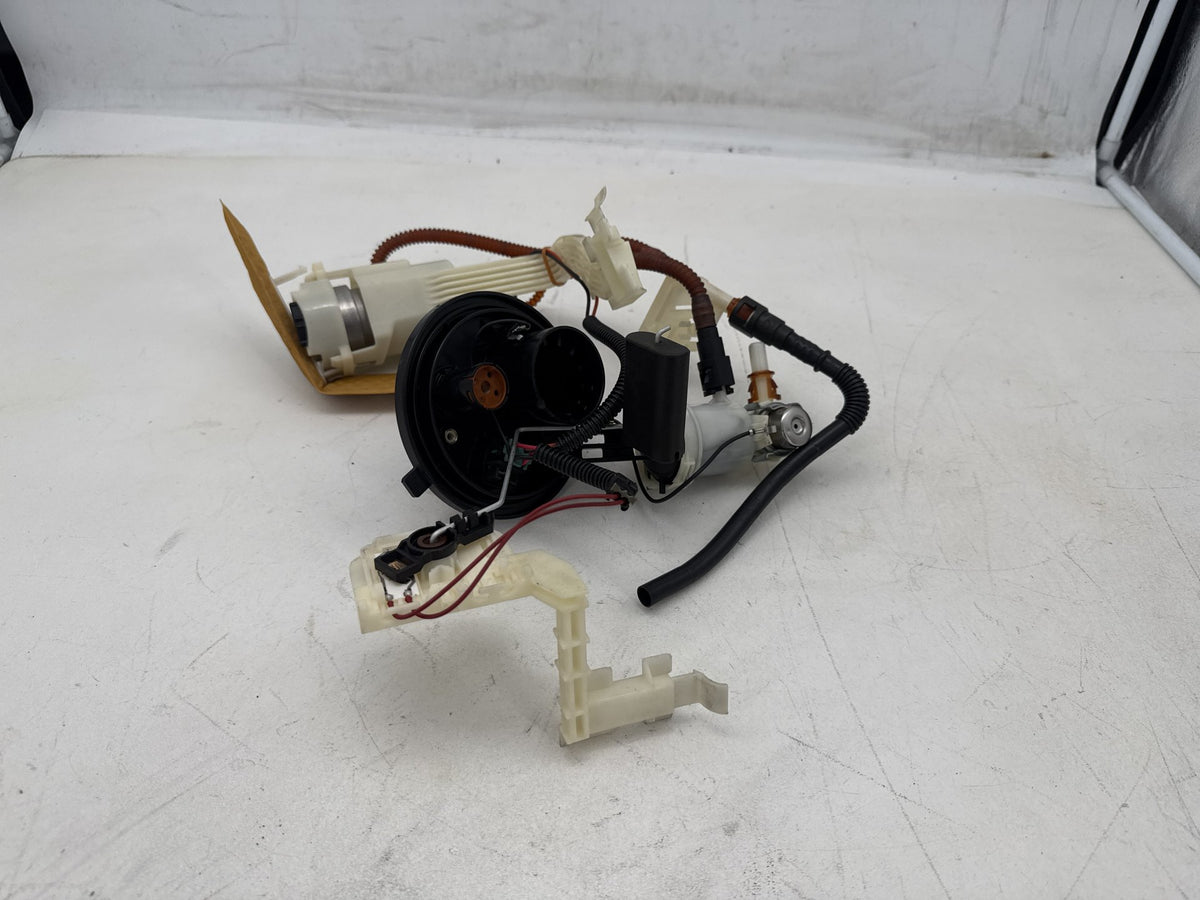 09 Harley Electra Glide Touring Ultra OEM Fuel Pump Gas Gasoline Petrol Sending