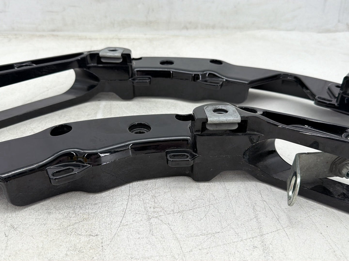 2018 Harley Road Glide Touring FLTRXS OEM Left Right Saddlebag Fender Struts Brackets