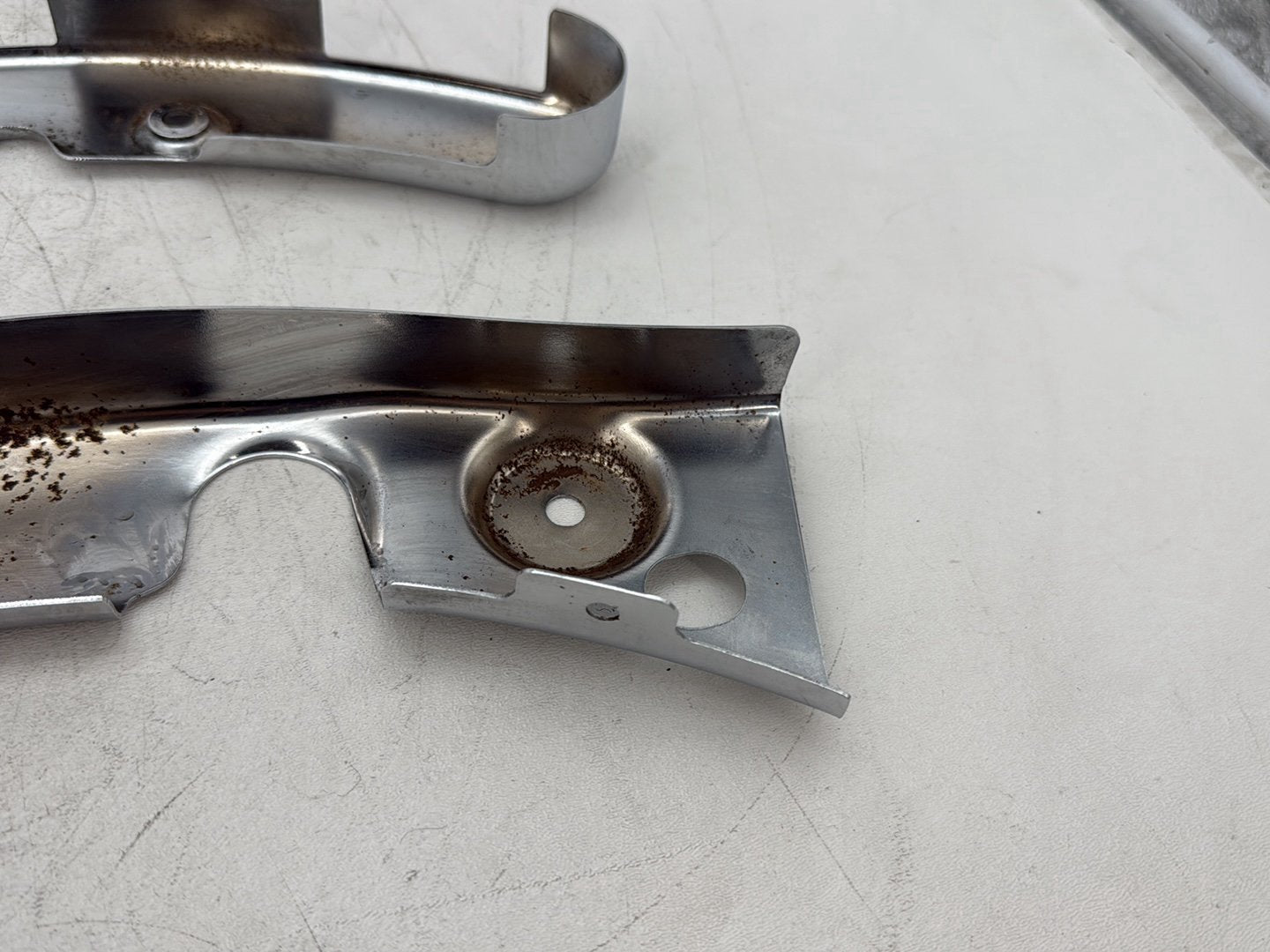 2013 Harley Electra Glide Touring Ultra FLHTCUI OEM Rear Left Right Fender Struts Bracket