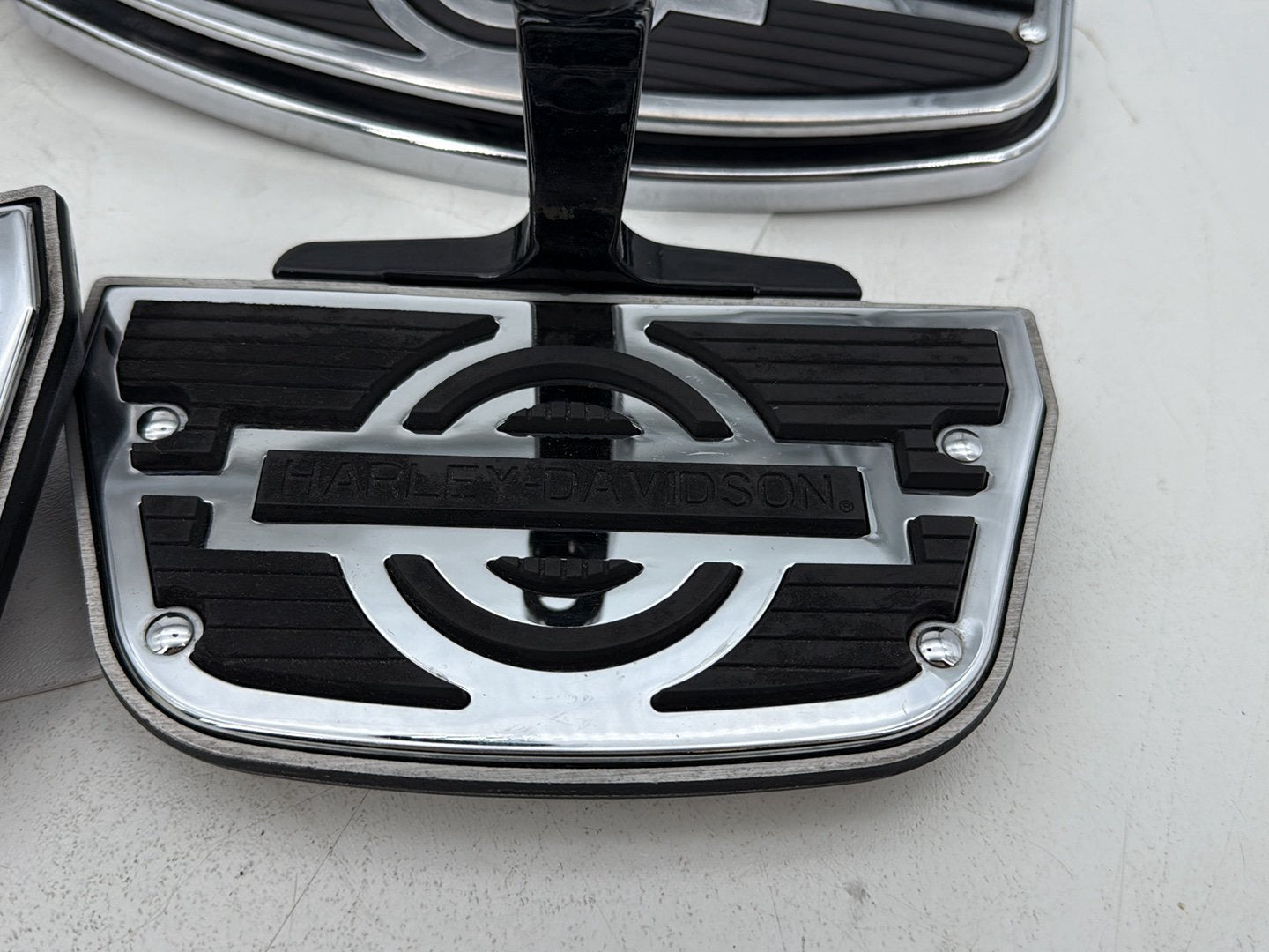 2007 - 2011 Harley-Davidson Touring Electra Glide Ultra Left Right Driver & Pass Floorboard Foot Rest 50621-06