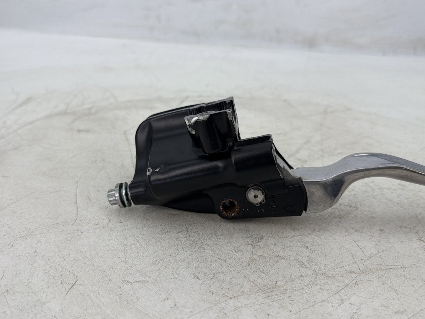 2015 Harley Dyna Low Rider FXDL OEM Front Right Hand Brake Lever Master Cylinder Reservoir