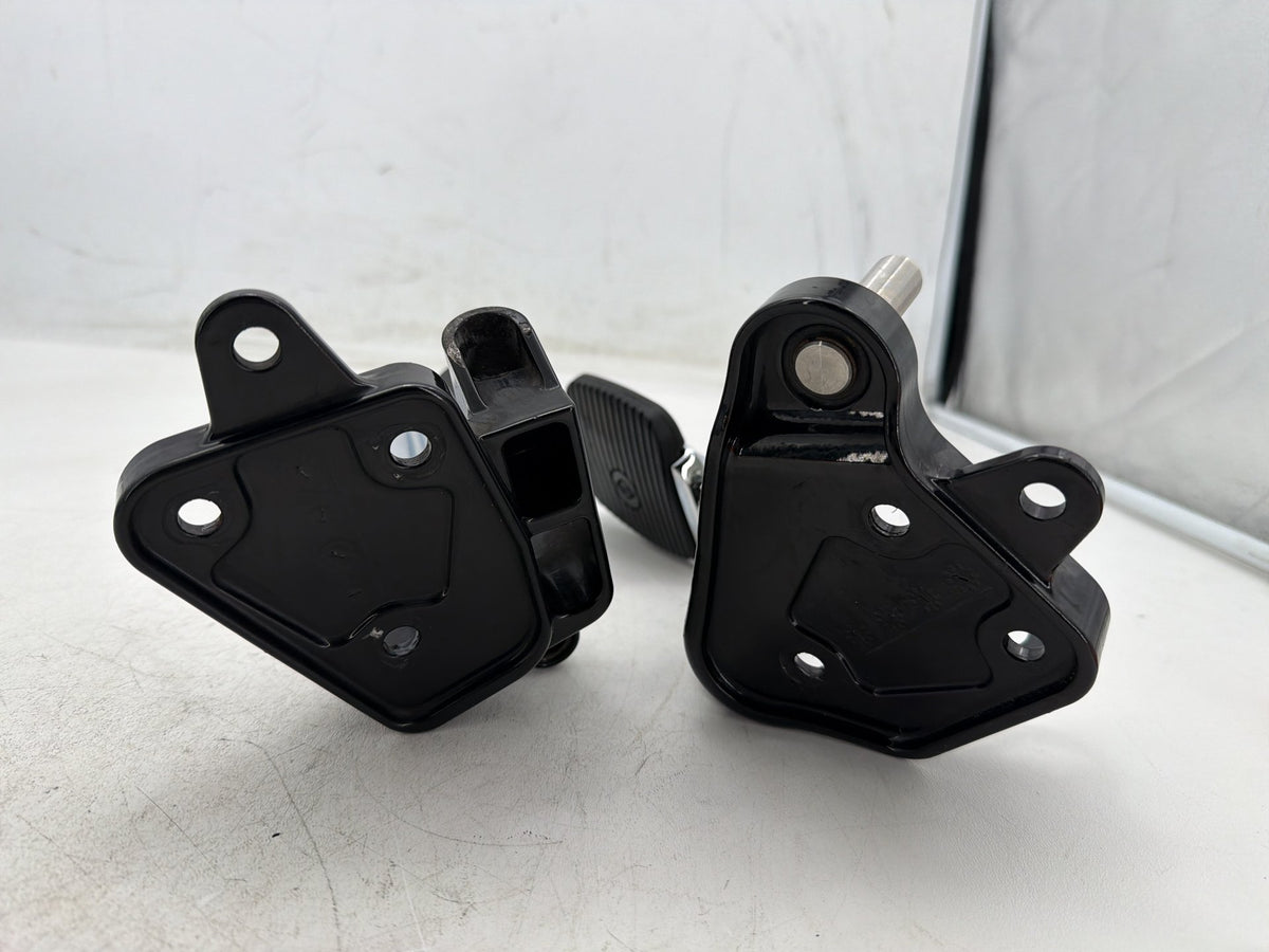 2003 Harley Softail Deuce FXSTDI OEM Left & Right Driver Step Foot Rest Pegs