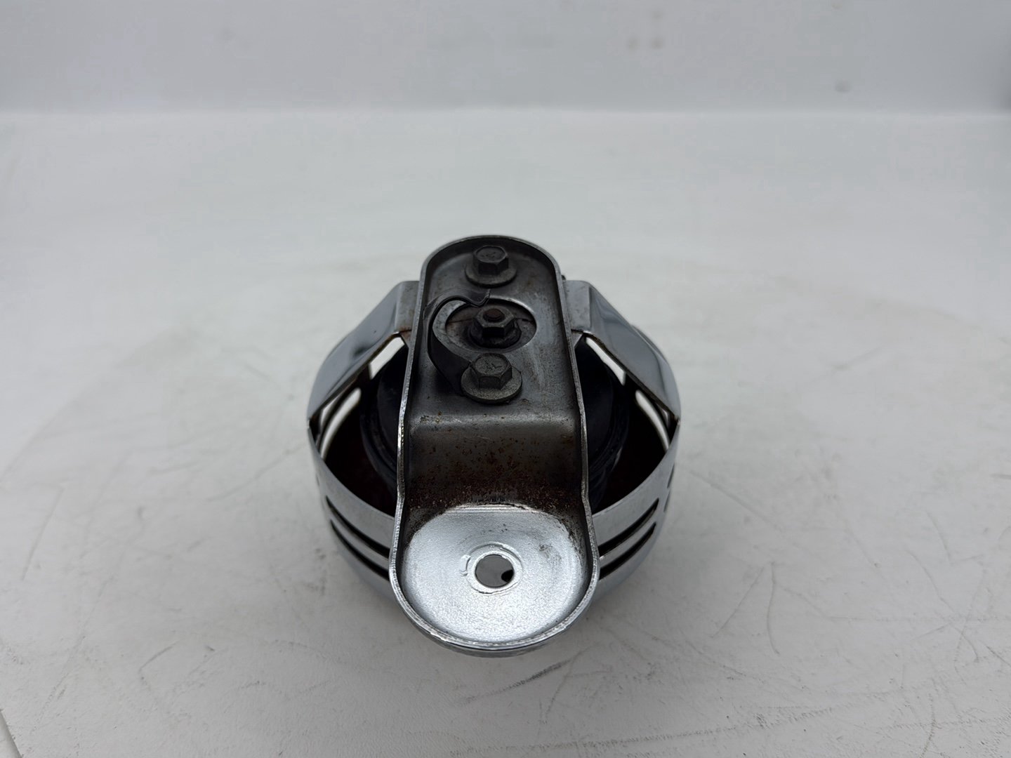 2007 - 2012 Harley-Davidson Dyna Super Glide Horn Signal Klaxon Chrome Cover  	69012-93A