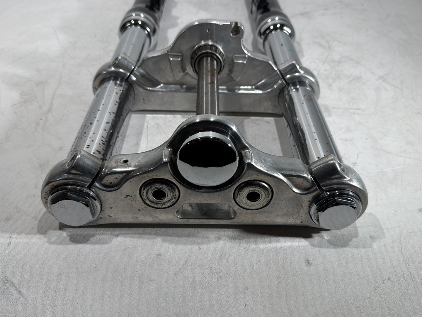08 Harley Dyna Fat Bob FXDF OEM Front Triple Tree Set & LH RH Fork Legs Sliders