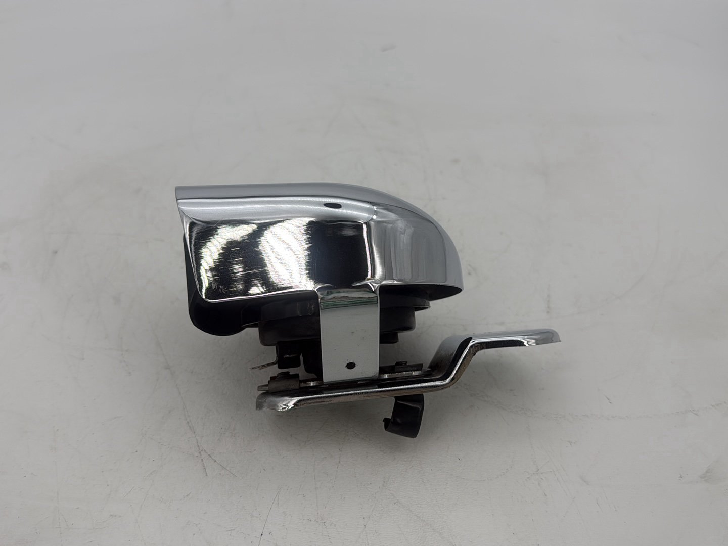 2005 Harley Touring FLHRCI Road King Classic OEM Horn Signal Klaxon Chrome Cover