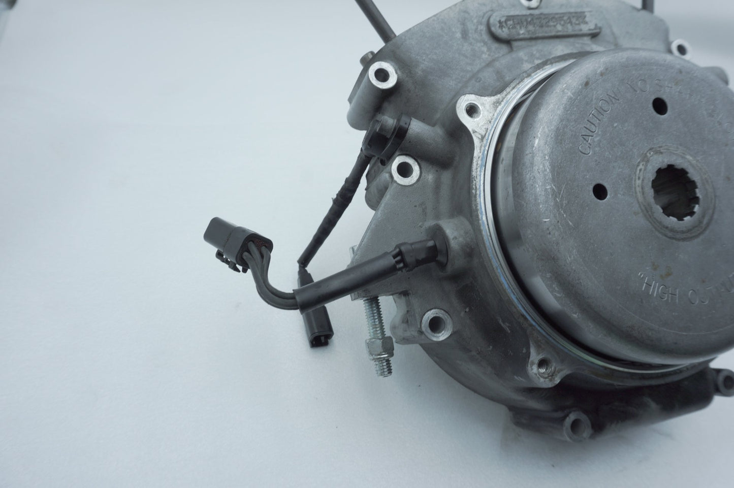 1999 - 2006 Harley-Davidson Dyna Super Glide Crankcase Shaft Engine Motor Cover 24631-03